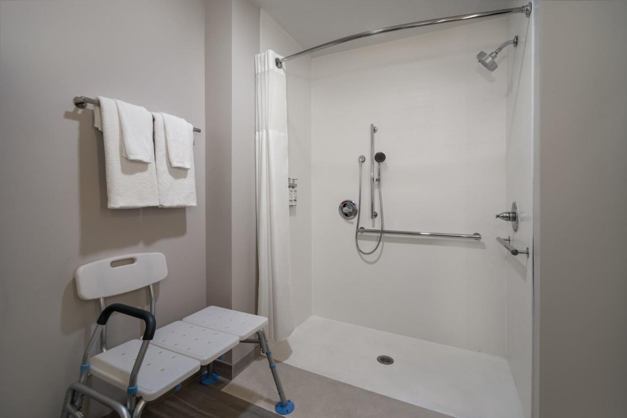 Hotel Express & - Grand Haven By Ihg