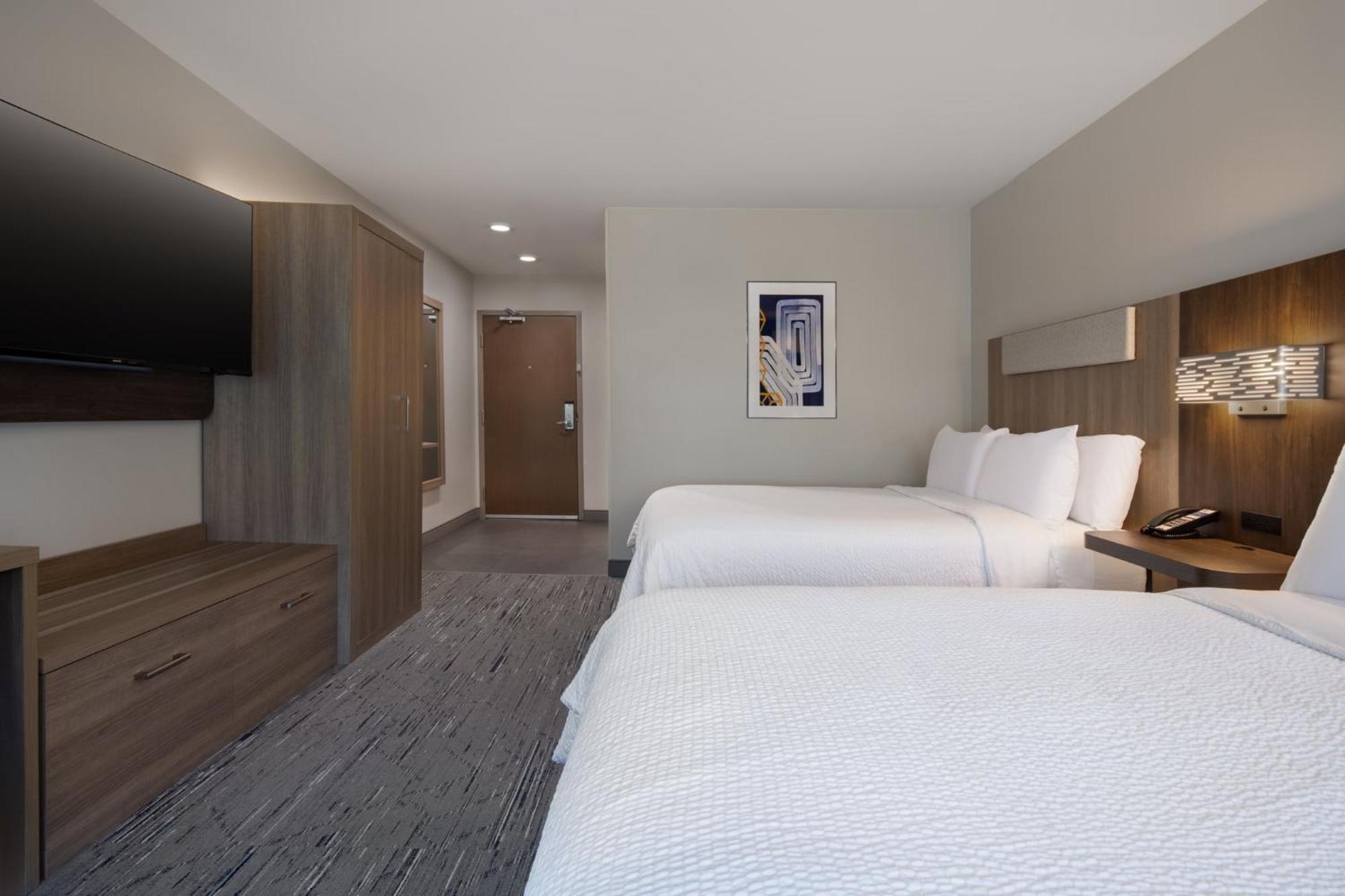 Express & - Grand Haven By Ihg Hotel 3*